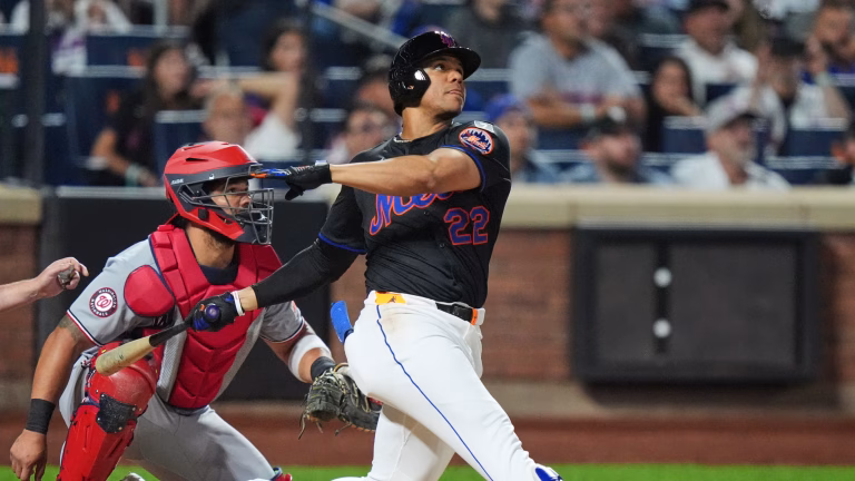 Juan Soto con los Mets celebrando jonrón récord 2025